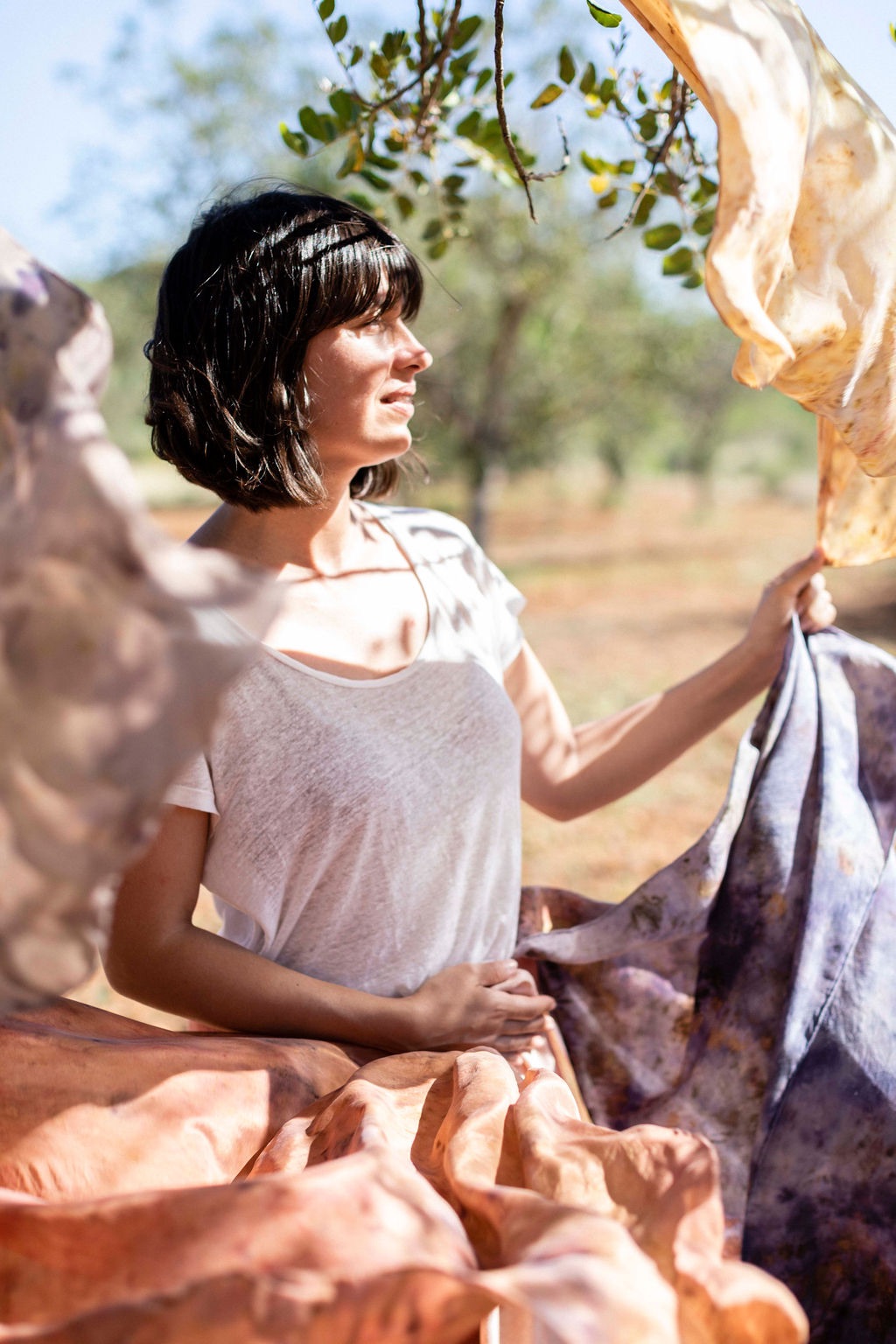 Las Dalias presenta “Botanically dyed silk; wearables & workshops“, una colaboración de Alba Esteva y Julie Bak-Christense.