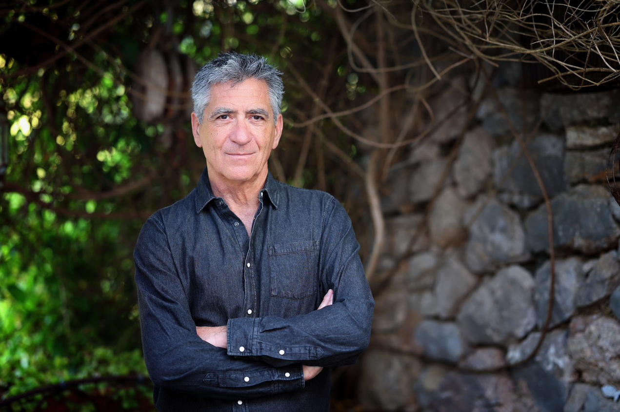 El escritor gaditano Antonio Tocornal gana el VIII Premio Internacional de Cuento 'Las Dalias' con un relato devastador y poético sobre la huella de la guerra