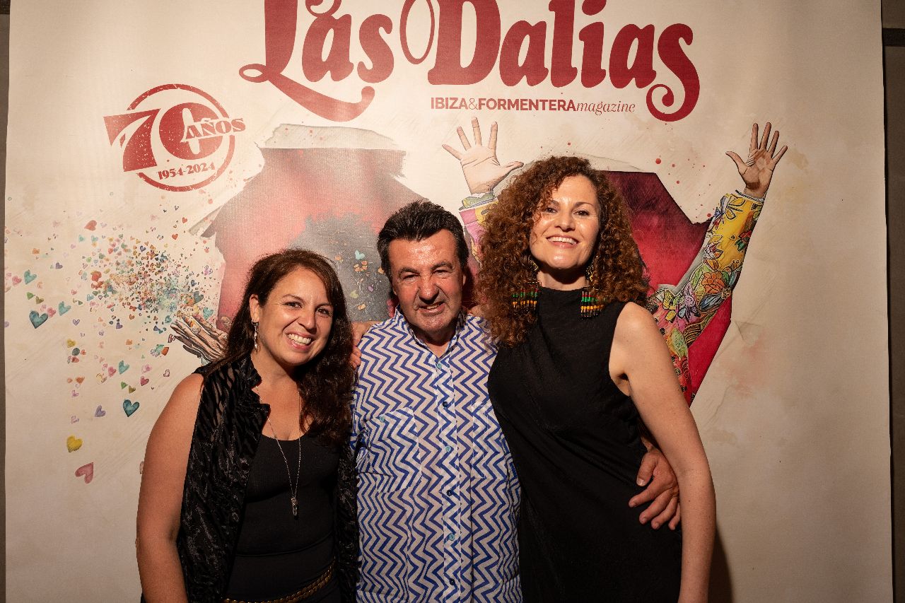 Presentación de la edición número 15 de la revista de Las Dalias 