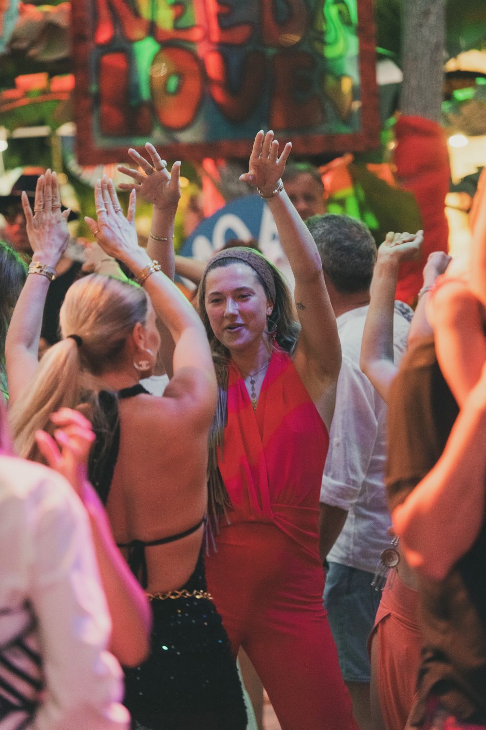 Las Dalias continues celebrating its 40th anniversary with PEACE N' MUSIC, a tribute to the history of rock.