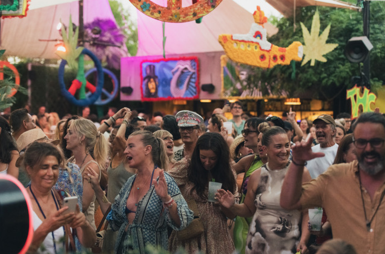 LAS DALIAS CELEBRA LOS 40 AÑOS DEL MERCADILLO CON UNA GRAN NOCHE LLENA DE MÚSICA DE LOS  `70, ’80 & `90 