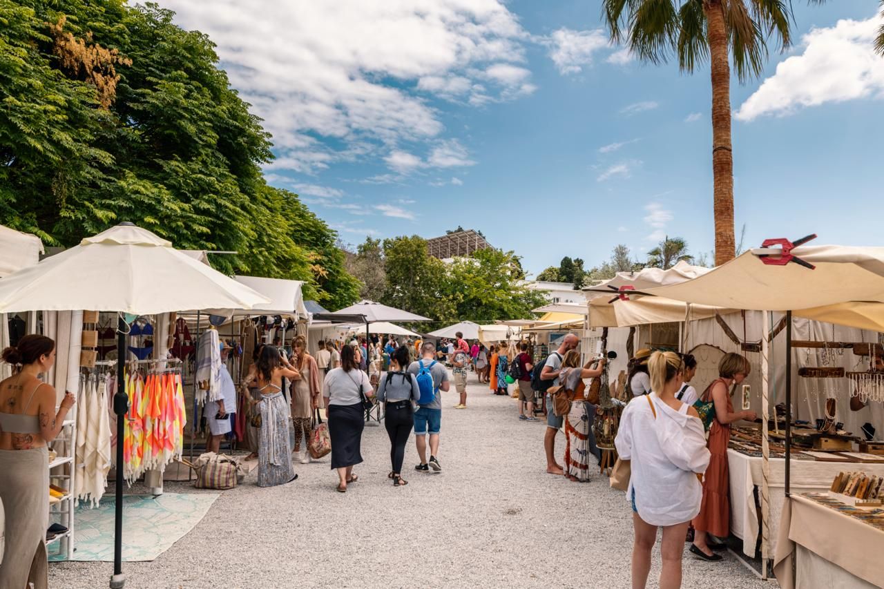 EL MERCADILLO DE HOY SÁBADO 11  QUEDA SUSPENDIDO POR MAL TIEMPO 