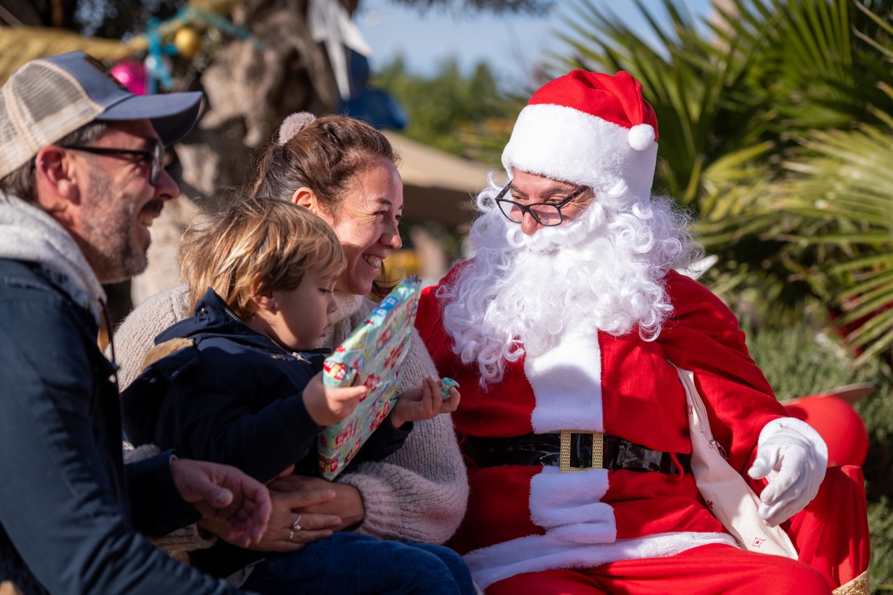 Papá Noel visita el Mercadillo Las Dalias