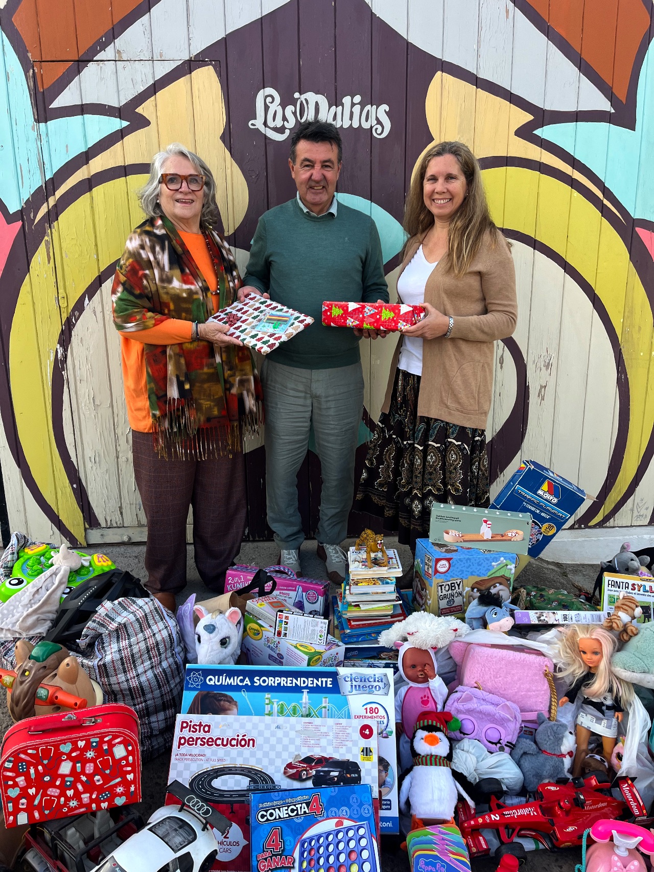 Las Dalias cierra con éxito su recogida solidaria de juguetes de Navidad