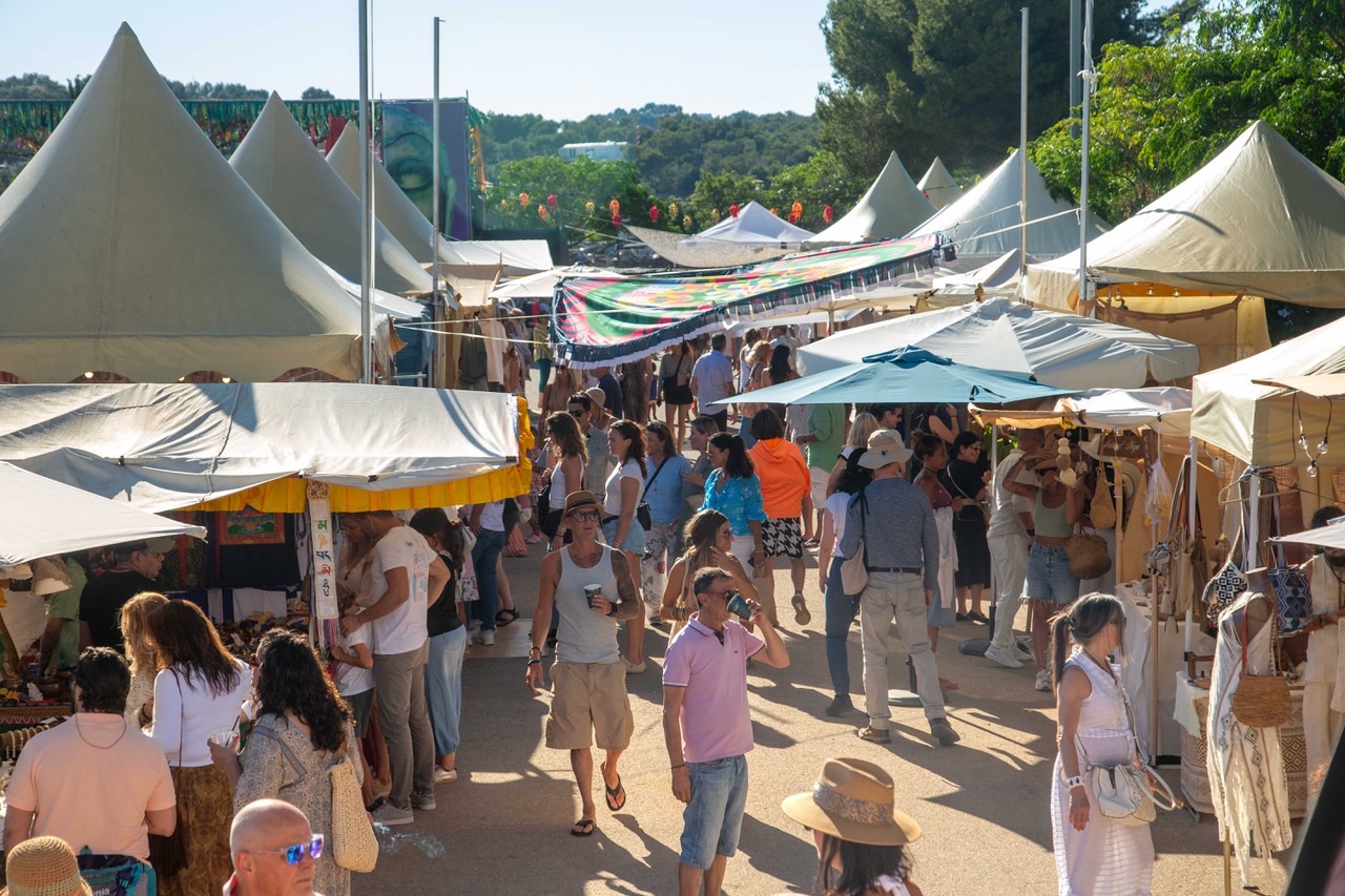 Las Dalias On The Road MALLORCA TOUR brought together thousands of people for a weekend of art, music and community.